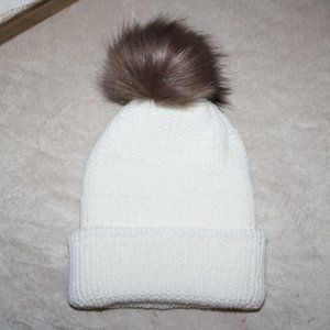 🤍 WHITE + BROWN FUR POM BEANIE · 12–18 MO 🤎